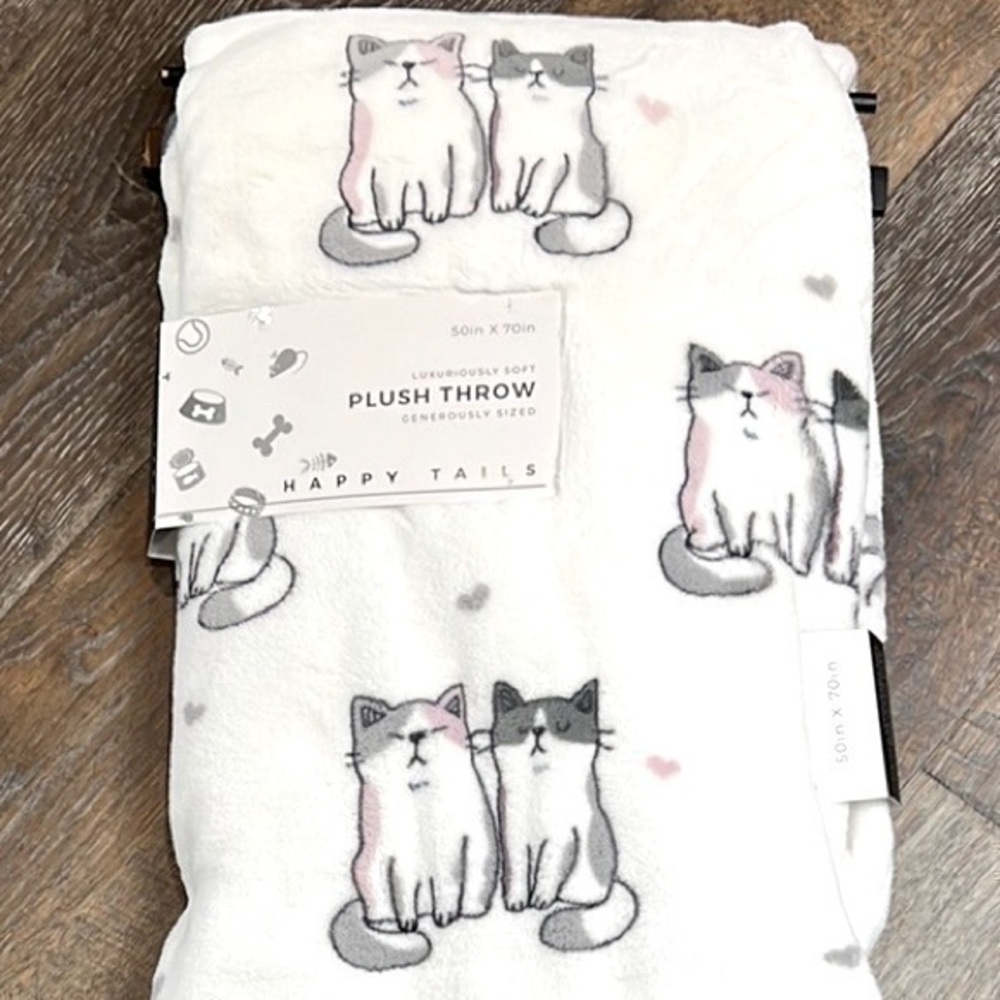 Happy Tails - ’Kitten Couples’ Plush Throw. 50“ x 70“.  NWT. Firm!